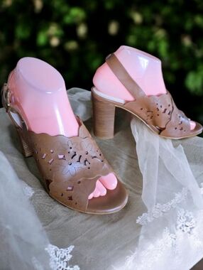 COLE HAAN ( 7B ) INDRA Floral Patchwork Tooled Leather Strappy Block Heels